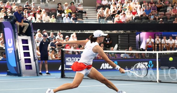 Iga Świątek wygrała z Belindą Bencic 6:3, 7:6 (7-3) w pierwszym meczu rywalizacji Polski ze Szwajcarią w tenisowym turnieju drużyn mieszanych United Cup w Australii. Stawką spotkania jest awans do fazy pucharowej.