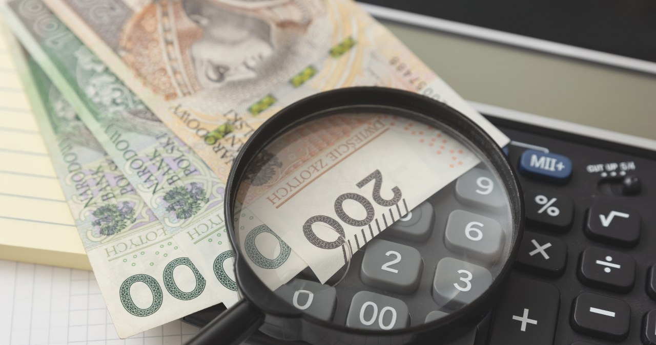 GUS podał dane. Premie podbiły płace Polaków