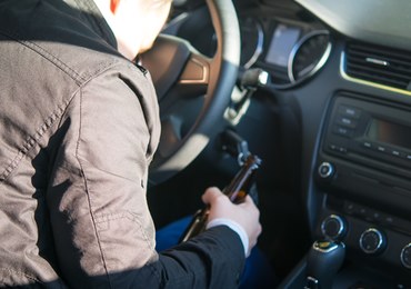 19-latek włamał się do samochodu. Zasnął za kierownicą