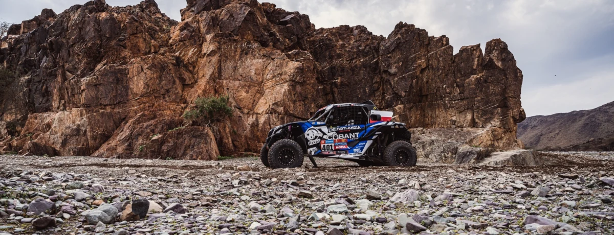 Załoga Energylandia Rally Team w składzie Marek Goczał i Maciej Marton wygrała drugi etap Rajdu Dakar w klasie SSV. Z powodu upadku i kontuzji barku z rywalizacji musiał się wycofać motocyklista Maciej Giemza.