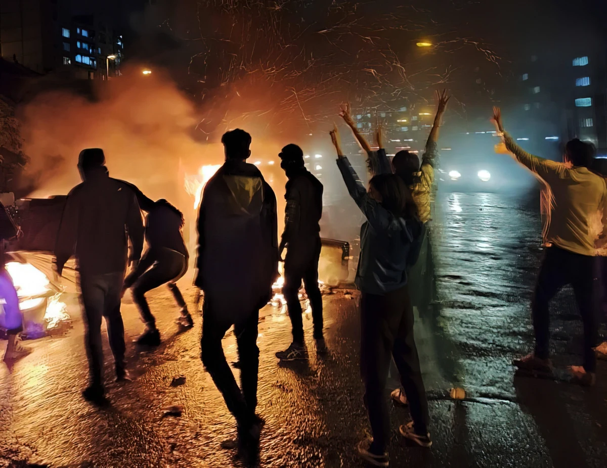 Organizacja pozarządowa Iran Human Rights (IHR) poinformowała, że Sąd Najwyższy Iranu oraz Sąd Rewolucyjny zatwierdziły kary śmierci dla dwóch młodych ludzi za udział w antyrządowych protestach po śmierci młodej Kurdyjki Mahsy Amini. Skazani mają 18 i 19 lat.