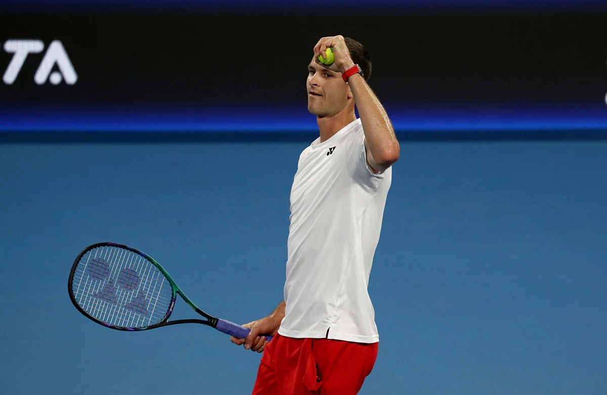 Hubert Hurkacz wygrał ze Stanem Wawrinką 7:6 (7-5), 6:4 w trzecim meczu rywalizacji Polski ze Szwajcarią w tenisowym turnieju drużyn mieszanych United Cup w Australii. Biało-czerwoni objęli prowadzenie 2:1.