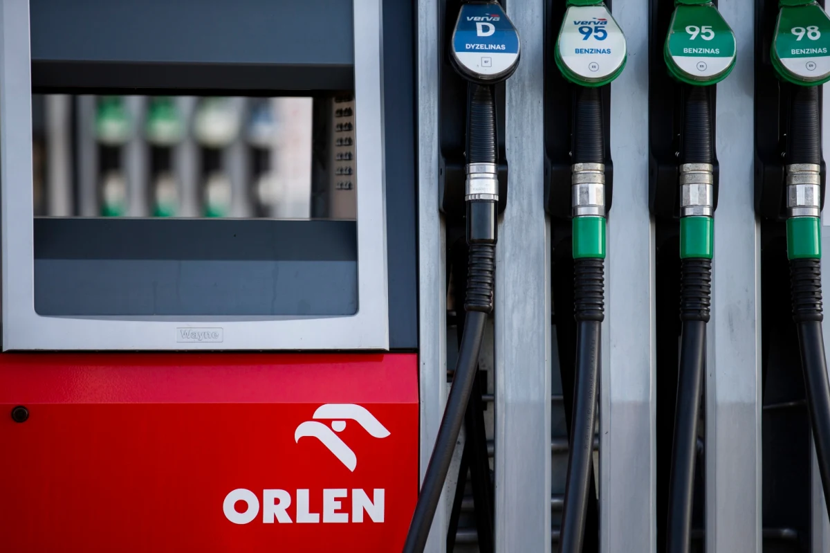 Nawet 3 mln złotych miesięcznie mogli stracić przewoźnicy miejscy w Górnośląsko-Zagłębiowskiej Metropolii w związku z cenami paliw, jakie obowiązywały w ostatnich miesiącach ubiegłego roku. Takie dane przedstawia metropolia. Samorządy chcą, by UOKiK sprawdził, czy Orlen sztucznie nie zawyżał cen.