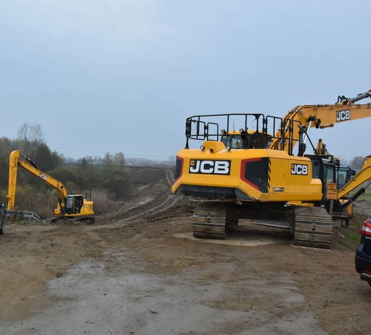 Policjanci z Gorzyc zatrzymali 36-latka, który okradał swojego pracodawcę. Z baku koparki, którą obsługiwał kilkanaście razy wypompował olej napędowy - ukradł w sumie prawie 1000 litrów paliwa. Mężczyzna został zatrzymany na gorącym uczynku.  

