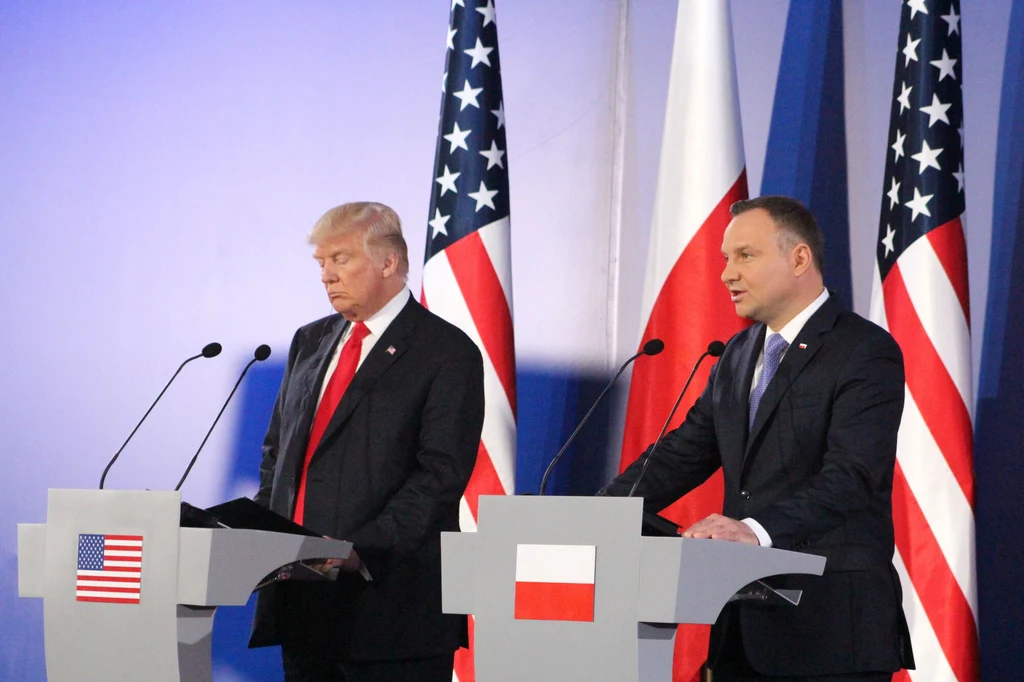 Prezydenci: Andrzej Duda (P) i Donald Trump (L) podczas szczytu Trójmorza w 2017 roku