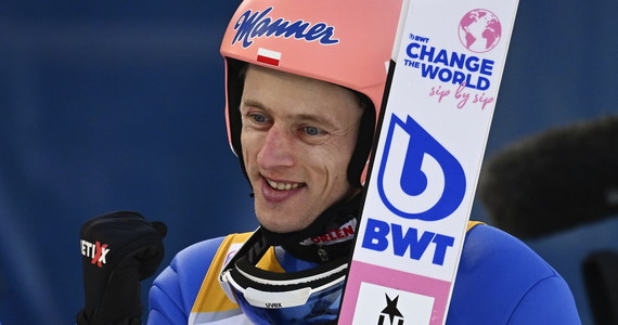 Lider Pucharu Świata Dawid Kubacki wygrał kwalifikacje w Innsbrucku przed środowym konkursem Turnieju Czterech Skoczni. Drugie miejsce zajął Kamil Stoch. Awans do konkursu wywalczyło sześciu Polaków.