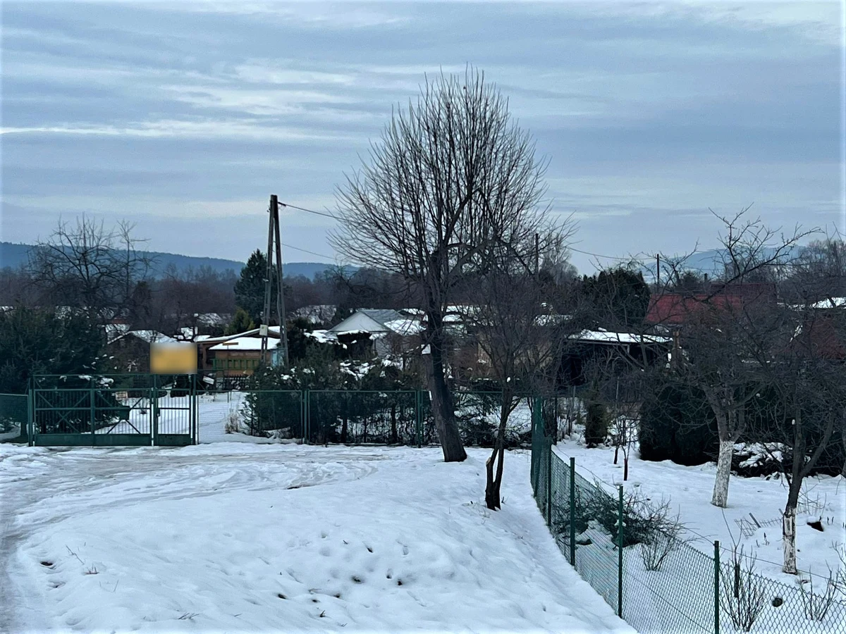Dwóch mężczyzn włamywało się do altan na terenie ogródków działkowych w Nowym Sączu. Kradli przedmioty, które miały jakąkolwiek wartość: narzędzia budowlane, elektronarzędzia, butle gazowe, kosiarki i rowery. Przestępczą działalność ukrócili policjanci. Jeden ze sprawców wpadł na gorącym uczynku, drugi sam zgłosił się na komendę.  

