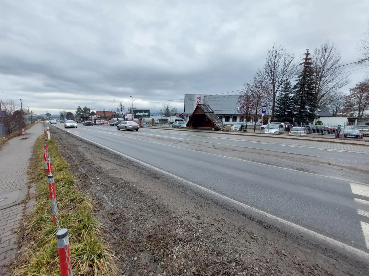 Minister infrastruktury Andrzej Adamczyk podpisał we wtorek program inwestycji dla przebudowy DK 47 czyli popularnej zakopianki na jej ostatnim odcinku od Nowego Targu w kierunku Tatr oraz budowy drogi ekspresowej nr 7 pomiędzy Rabką a przejściem granicznym ze Słowacją w Chyżnem.