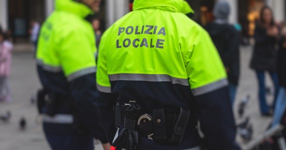 Włoscy karabinierzy zatrzymali we wtorek 25-letniego bezdomnego Polaka pod zarzutem zranienia młodej turystki z Izraela na dworcu Termini w Rzymie - podała wieczorem Ansa. 