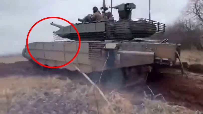 Członkowie tzw. grupy Wagnera pochwalili się na serwisach społecznościowych zmodyfikowaniem najnowszego rosyjskiego czołgu T-90M Proryw, by przypominał polskiego Kraba.