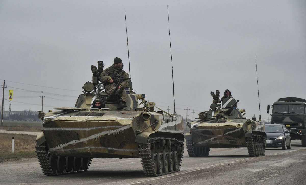 "Według naszych informacji Rosja utrzymuje na terytorium okupowanego Krymu lądowe, powietrzne i morskie nośniki ładunków jądrowych" - poinformował przedstawiciel ukraińskiego wywiadu wojskowego (HUR) Andrij Czerniak, cytowany przez agencję Ukrinform.