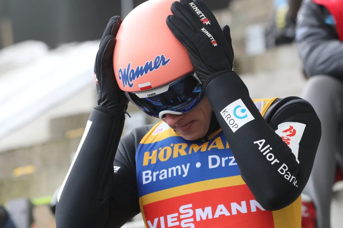 Dziś na skoczni Bergisel w Innsbrucku trzeci konkurs Turnieju Czterech Skoczni. Zobaczymy w nim 6 Polaków. Wczorajsze kwalifikacje, wygrane przez Dawida Kubackiego, pokazały, że jednym skokiem można odrobić do prowadzącego w turnieju Halwora Egnera Graneruda ponad 20 punktów, a strata Polaka to 26,8 pkt. "Wiem, że jest to spora różnica punktów, ale też wiem, że sport jest nieprzewidywalny. Tutaj niczego nie można być pewnym do ostatniego skoku. Na pewno będę walczył do samego końca" - mówi w rozmowie z Wojciechem Marczykiem z redakcji sportowej RMF FM Dawid Kubacki. Początek konkursu o 13:30. 