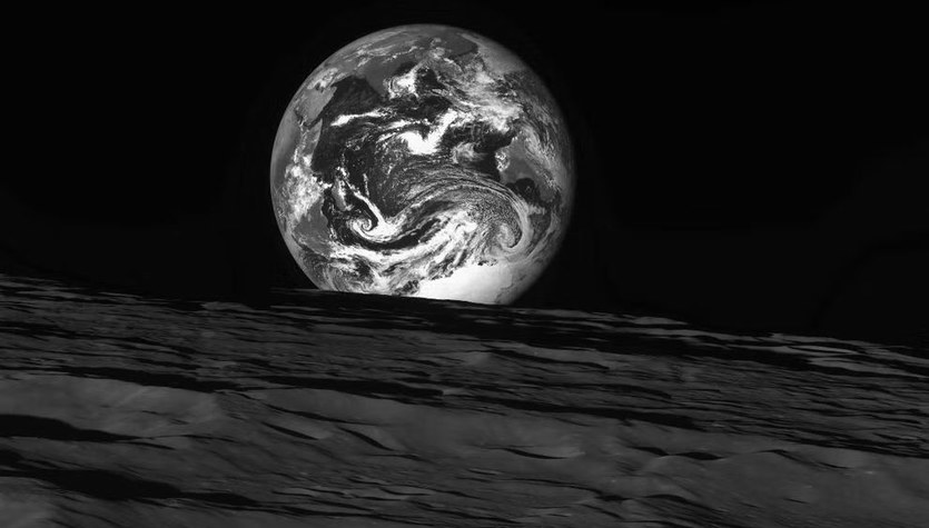 The Earth and the Moon in Danori’s first photographs.  South Korea is chasing space powers
