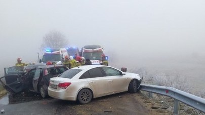 Zderzenie trzech samochodów. Cztery osoby ranne