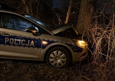 Wypadek radiowozu, w którym jechały nastolatki. Policjanci przywróceni do służby