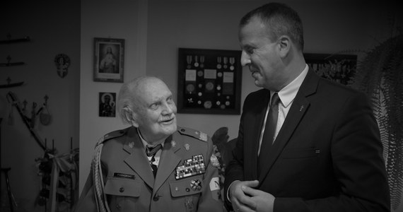 Zmarł gen. Jan Henryk Podhorski, ps. Zygzak - poinformował w środę wojewoda wielkopolski. Podhorski był uczestnikiem Powstania Warszawskiego, działaczem powojennej konspiracji antykomunistycznej, generałem brygady WP w stanie spoczynku. W czerwcu tego roku Podhorski skończyłby 102 lata.

