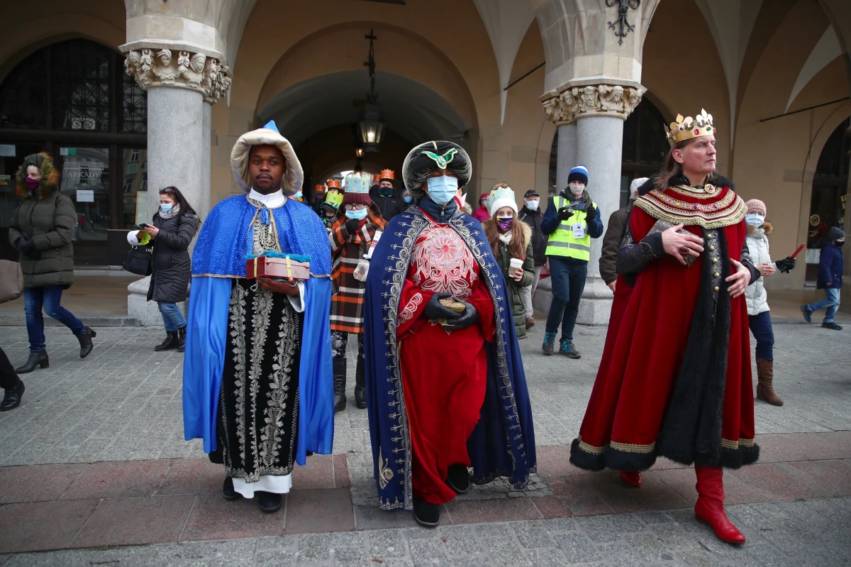 Trzy pochody przypominające o trzech władcach, którzy przed wiekami z różnych stron świata podążali do Betlejem, by pokłonić się Dzieciątku, dotrą w piątek na Rynek Głównym w Krakowie. Wydarzenie przebiegnie pod hasłem "Niech prowadzi nas Gwiazda!".

