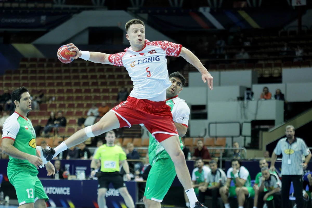 ​Polscy piłkarze ręczni pokonali Iran 32:27 (16:17) w pierwszym meczu rozgrywanego w Katowicach Turnieju Noworocznego. 