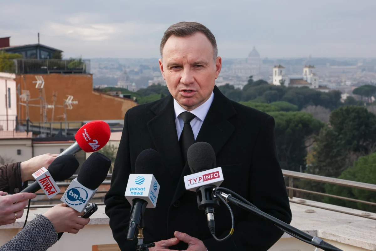 „Jak projekt nowelizacji ustawy o Sądzie Najwyższym zostanie wypracowany w Sejmie i trafi do mnie, to będę go analizował i podejmował decyzje, kierując się kryteriami zgodności z konstytucją” – zapowiedział Andrzej Duda. Przedstawiciele Solidarnej Polski sugerowali, że w sprawie projektu PiS powinien najpierw dogadać się z prezydentem, a potem rozmawiać o poparciu nowelizacji przez koalicjanta.