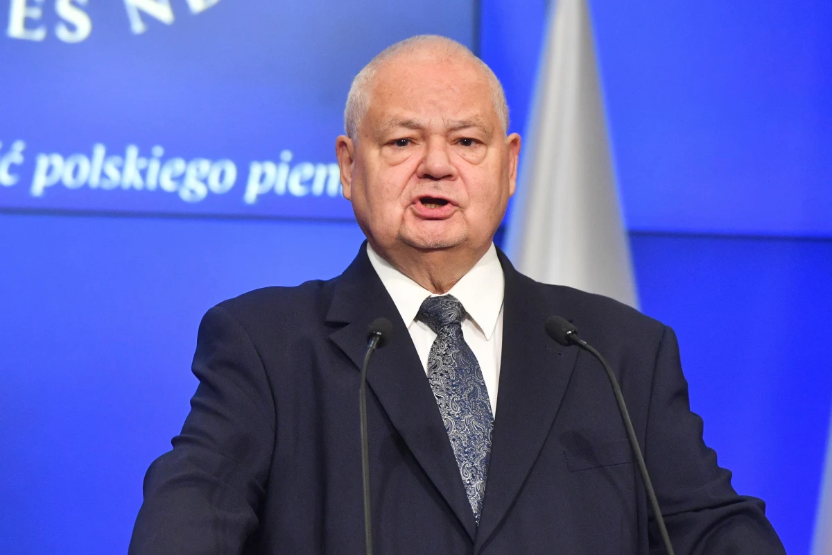 "Nasze projekcje wskazują, że nie będziemy mieli recesji, że możemy mieć jakieś wahnięcie w jednym kwartale, ale recesji u nas nie będzie" - powiedział podczas konferencji prasowej prezes Narodowego Banku Polskiego Adam Glapiński. "Spodziewamy się, że na koniec roku inflacja będzie jednocyfrowa" - zaznaczył.