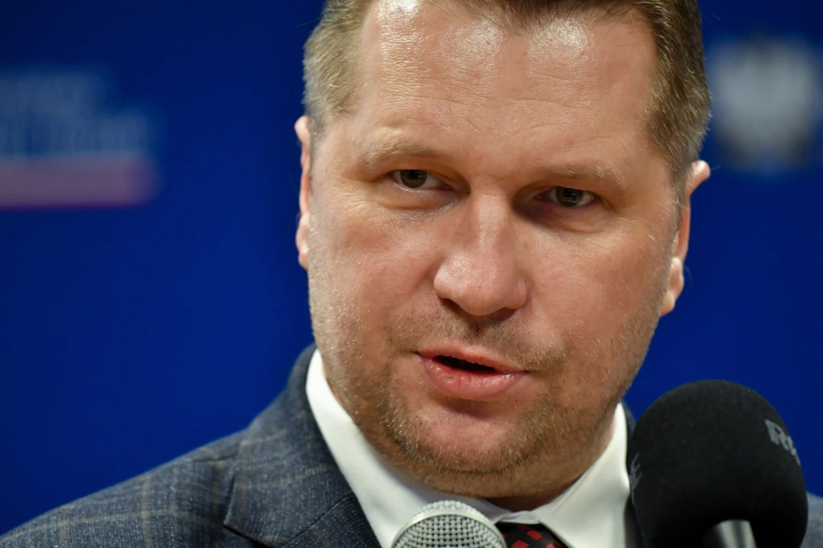 Minister edukacji i nauki Przemysław Czarnek zapowiedział, że jeszcze w styczniu chce przedstawić do dyskusji i analizy projekt ustawy przywracający wcześniejsze emerytury dla nauczycieli. "Chcemy dać nauczycielom spokój na kolejne lata" – mówił.