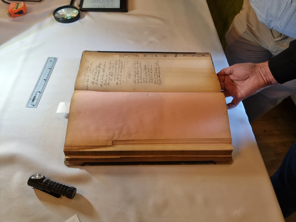 Eksperci miesięcznika „Odkrywca” rozwiązali zagadkę „Dziennika wojennego". Okazało się, że wcale nie jest pamiętnikiem z okresu II wojny światowej. A czy opisane w nim skrytki, w których naziści mieli ukrywać cenne depozyty istnieją?