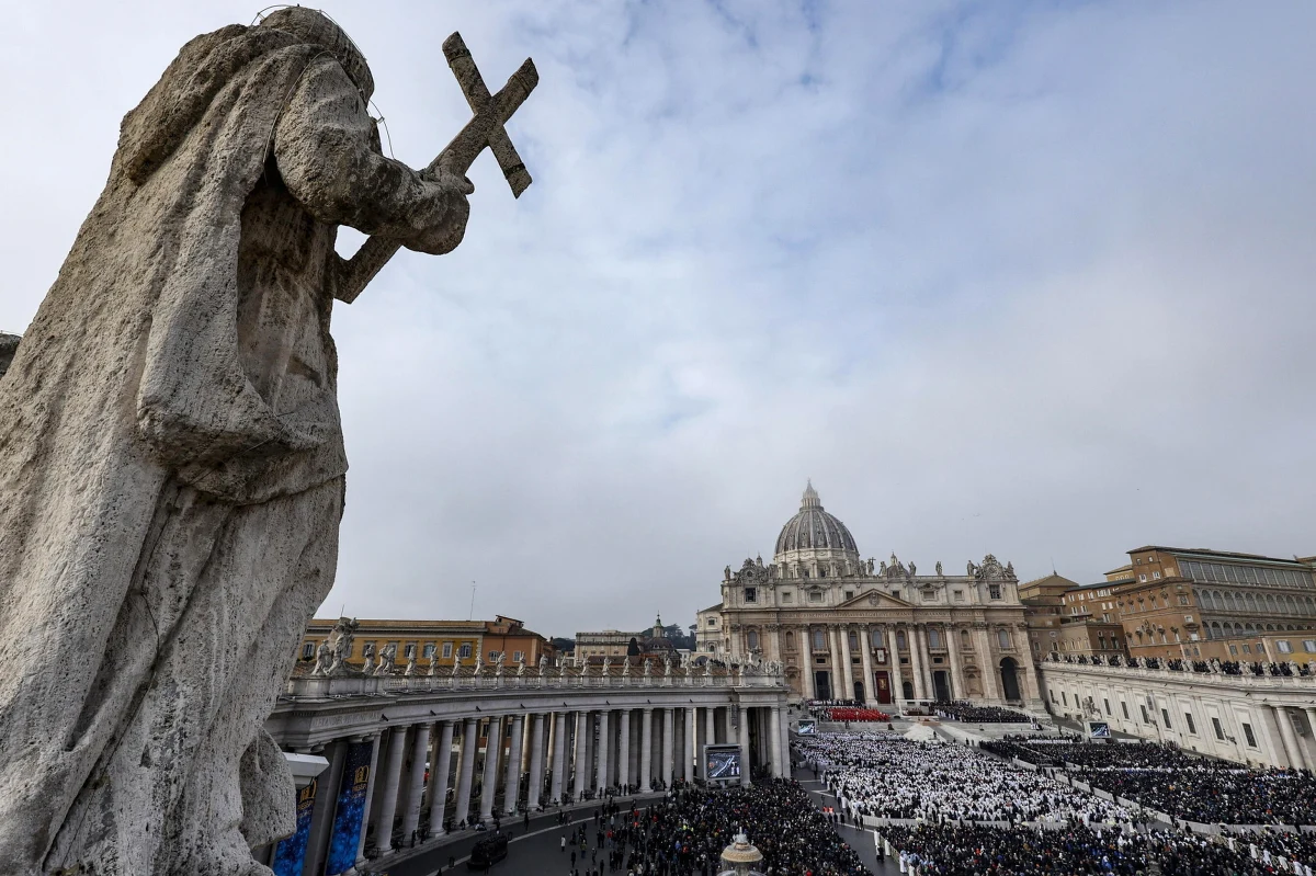 "Krytyka jest tak powszechna, że trudno byłoby jej nie zauważać. Kanonizowanie kolejnych papieży jest próbą ratowania wizerunku instytucji, a przynajmniej tak jest to odbierane powszechnie, a nie jak mówi się w Kościele - wskazywaniem na heroiczność cnót" - mówił dr Sebastian Duda teolog, filozof, publicysta kwartalnika i portalu "Więź". W internetowym Radiu RMF24 wyjaśniał, jak rozumie kazanie papieża Franciszka oraz czy nauczanie zmarłego Benedykta XVI pozostanie w Kościele.