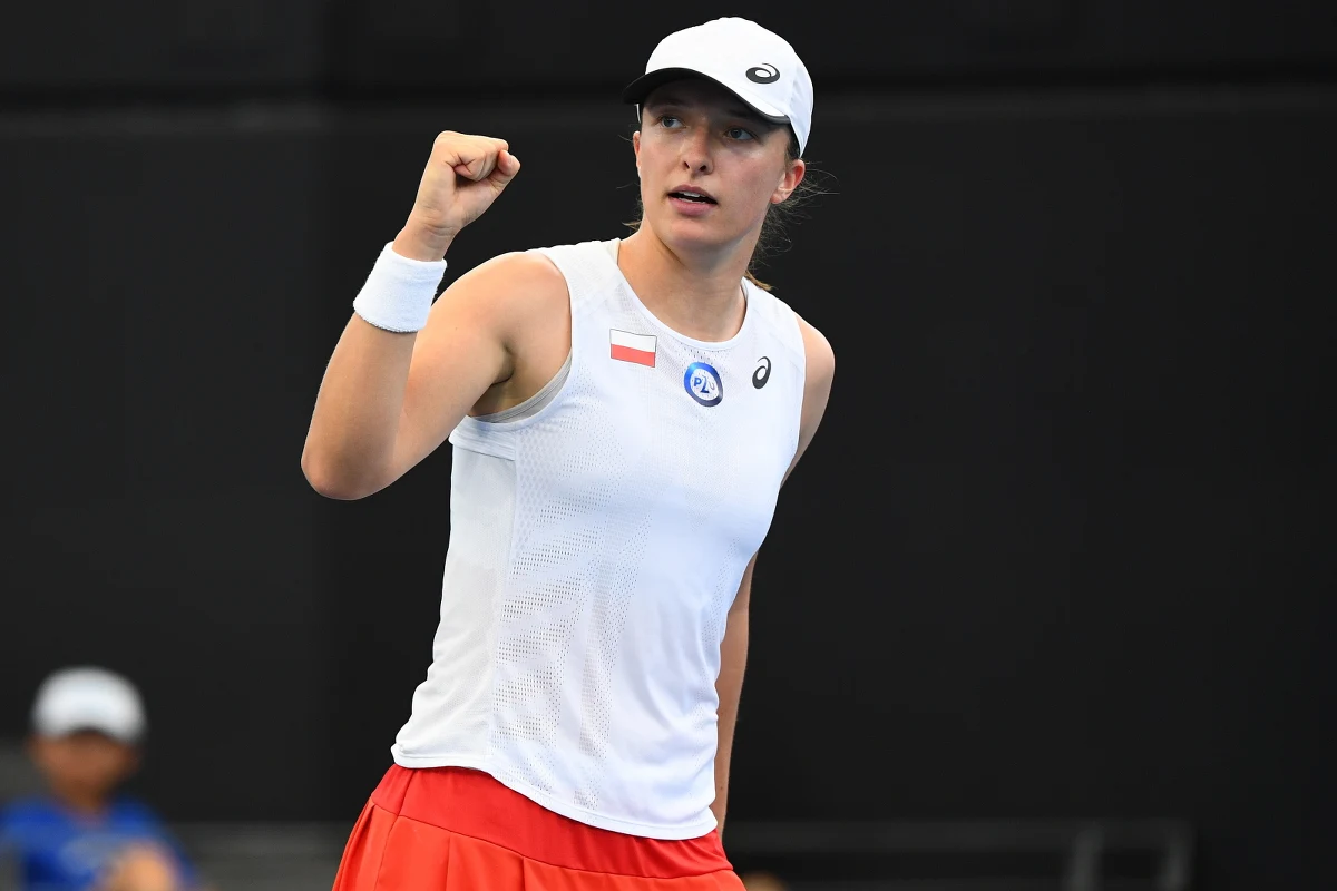 Liderka światowego rankingu tenisistek Iga Świątek została wyróżniona przez francuski dziennik sportowy "L'Equipe" tytułem "Mistrzyni mistrzyń", honorującym najlepszą sportsmenkę 2022 roku. Wyprzedziła holenderską kolarkę Annemiek Van Vleuten i jamajską sprinterkę Shelly-Ann Fraser.