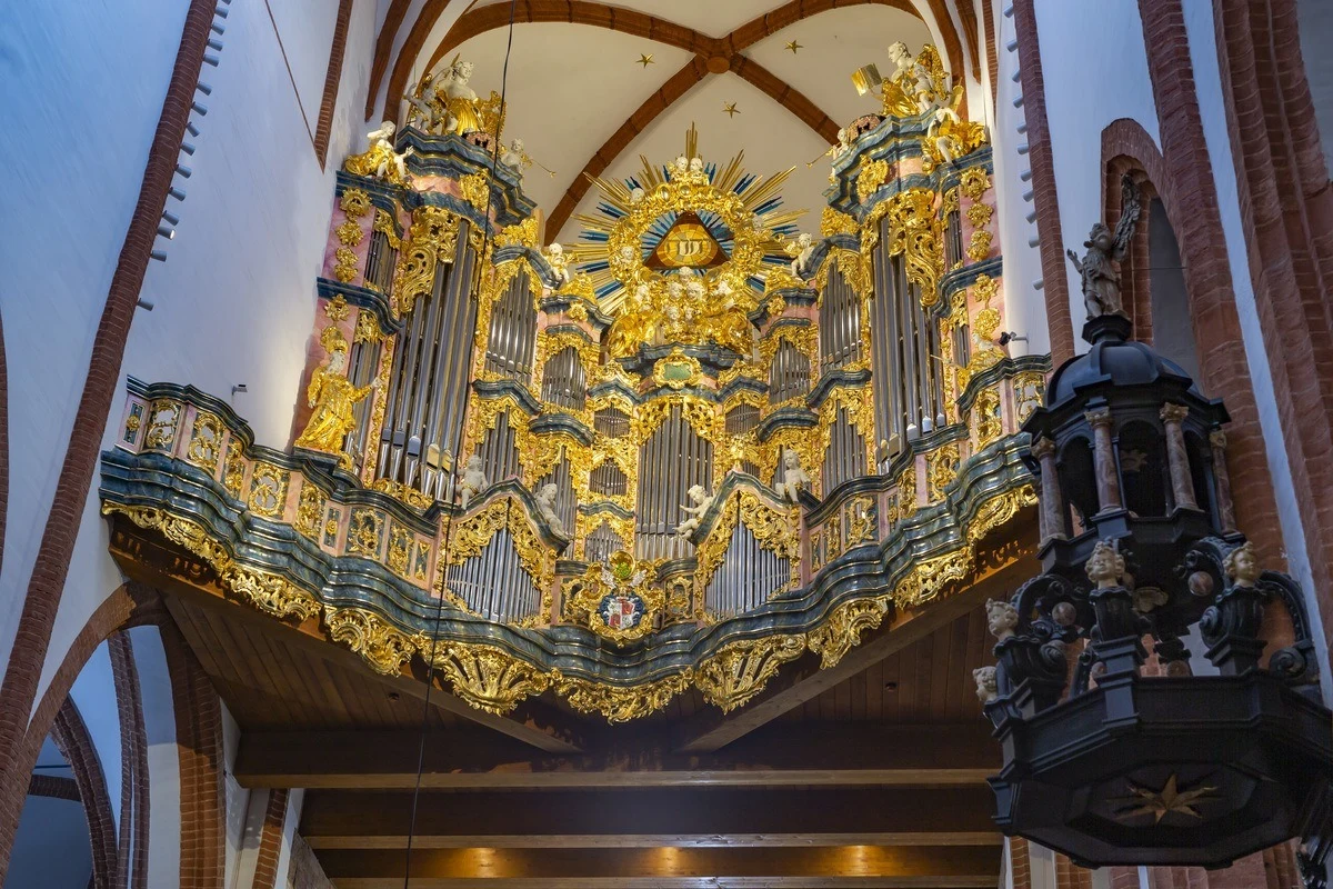 Z okazji święta Trzech Króli na dziś zaplanowano koncert kolęd w bazylice św. Elżbiety. Na zrekonstruowanych organach Englera zagra Piotr Rojek, któremu towarzyszyć będą sopranistka Monika Piechaczek oraz bas-baryton Bogdan Artur Makal.