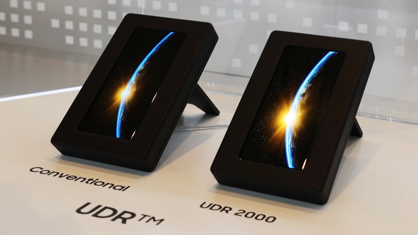 Samsung bije kolejny rekord. Na targach elektroniki użytkowej CES 2023 w Las Vegas, koncern zaprezentował nowe ekrany smartfonów, które idealnie działają w nawet mocnym oświetleniu.