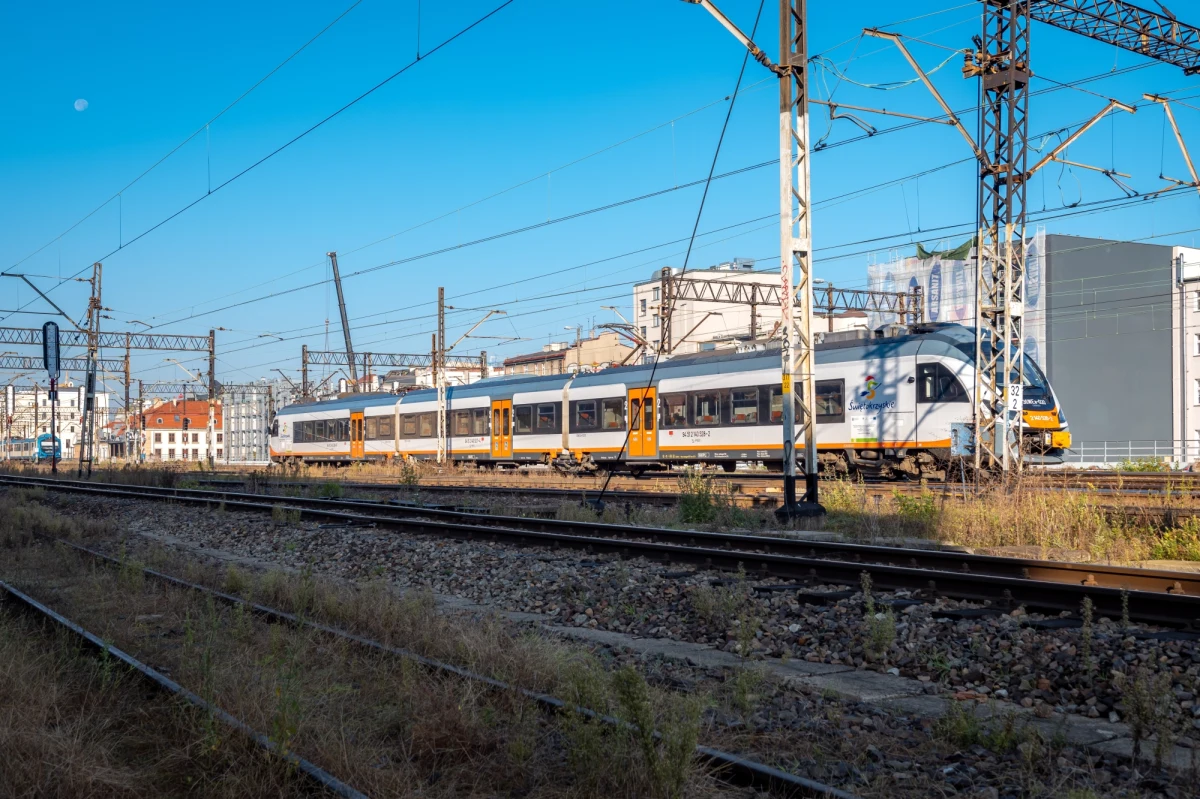 Kolejny etap konsultacji ws. rozbudowy głównej linii kolejowej Gliwice-Katowice przeprowadzi od 9 do 13 stycznia wykonawca studium wykonalności tej inwestycji, planowanej przez PKP Polskie Linie Kolejowe – wynika z informacji Górnośląsko-Zagłębiowskiej Metropolii.