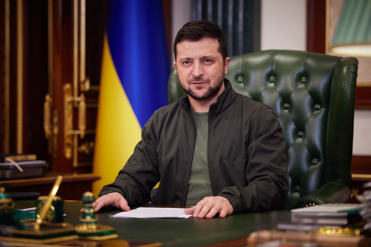 Wołodymir Zełenski podziękował kanclerzowi Niemiec za decyzję o dostarczeniu Ukrainie baterii systemu obrony powietrznej Patriot, a także przekazane wcześniej systemy IRIS-T i Gepard. "Niemcy wnoszą ważny wkład w to, by wszystkie rosyjskie pociski rakietowe były zestrzeliwane" - napisał na Twitterze prezydent Ukrainy.