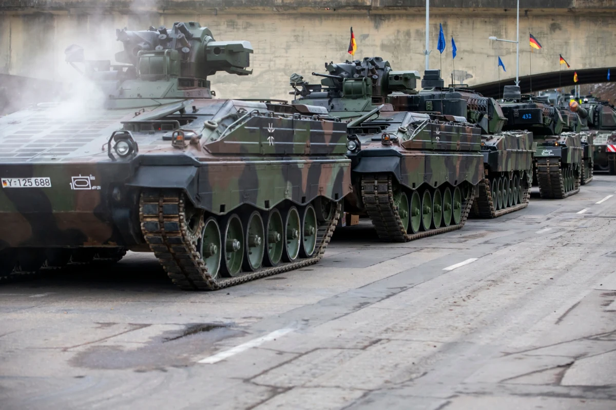 "Niemcy dostarczą Ukrainie w pierwszym kwartale bieżącego roku około 40 bojowych wozów piechoty Marder" – przekazał rzecznik rządu Steffen Hebestreit. Na Ukrainę trafi ponadto system obrony przeciwrakietowej Patriot.