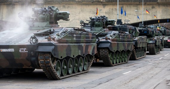 "Niemcy dostarczą Ukrainie w pierwszym kwartale bieżącego roku około 40 bojowych wozów piechoty Marder" – przekazał rzecznik rządu Steffen Hebestreit. Na Ukrainę trafi ponadto system obrony przeciwrakietowej Patriot.