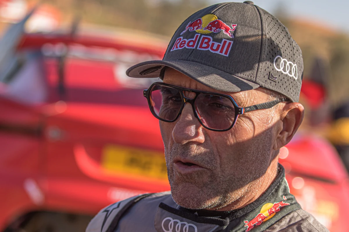 Stephane Peterhansel wycofał z Rajdu Dakar po wypadku na trasie szóstego etapu. Francuz to najbardziej utytułowany zawodnik tej imprezy. Wygrał ją już czternaście razy.