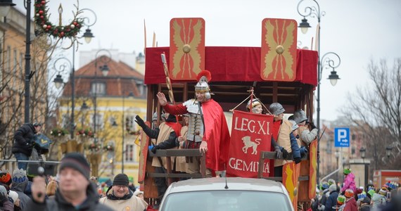 Pod hasłem "Niechaj prowadzi nas gwiazda!" wyruszył Traktem Królewskim - z placu Zamkowego w Warszawie na plac Piłsudskiego - "Orszak Trzech Króli". Podobne pochody przejdą ulicami 800 miejscowości w kraju i poza granicami Polski.