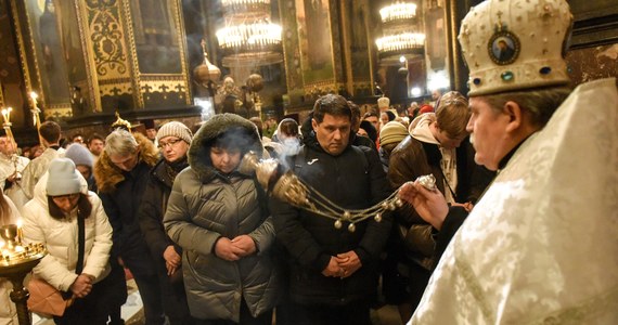 "Próbujemy nie myśleć o tym, co dzieje się na terenie Ukrainy i świętować tak jak rok temu" - tak mówią naszemu reporterowi mieszkający w Polsce Ukraińcy. Dzisiaj prawosławne Boże Narodzenie. Sprawdzamy, jak tegoroczne święta spędzają ukraińscy uchodźcy, którzy w ostatnich miesiącach uciekli do Polski przed wojną.