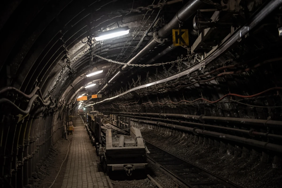 Tragiczny wypadek w kopalni węgla kamiennego Bogdanka koło Łęcznej na Lubelszczyźnie. Nie żyje 36-letni pracownik. Prokuratura wszczęła śledztwo w kierunku nieumyślnego spowodowania śmierci i naruszenia zasad bezpieczeństwa i higieny pracy.