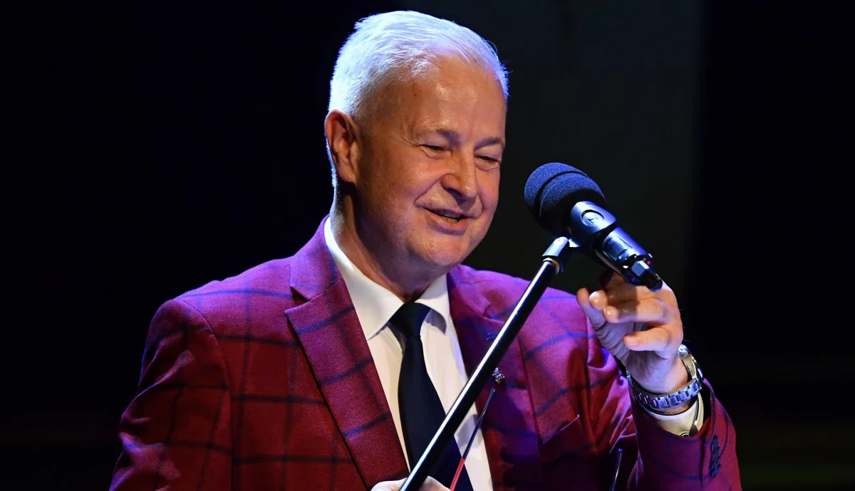 Dawid Kubacki nie był w pełnej dyspozycji podczas tego konkursu, chociaż wytrenowanie i doświadczenie pozwoliło mu skakać na swoim dobrym poziomie - tak o występie Polaka podczas zakończonego ostatniego konkursu Turnieju Czterech Skoczni w Bischofshofen mówił w Radiu RMF24 były trener i honorowy prezes Polskiego Związku Narciarskiego Apoloniusz Tajner. Szkoleniowiec pochwalił także nowego trenera kadry Thomasa Thurnbichlera. "Rozbił te schematy, które blokowały naszych zawodników i pozwolił im wrócić do swoich umiejętności" - mówił.