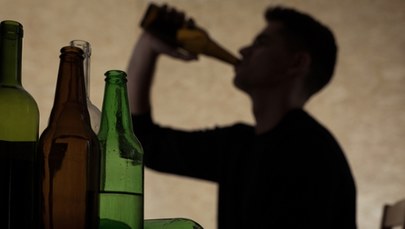 Alkohol ich relaksuje i dodaje pewności siebie. Raport o warszawskich uczniach 