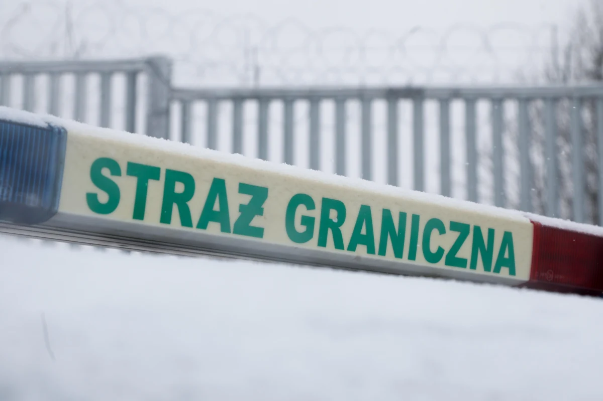W okolicach miejscowości Przewłoka (Podlaskie) w pobliżu polsko-białoruskiej granicy znalezione zostały w sobotę zwłoki mężczyzny. Policja poinformowała, że tożsamość zmarłego nie jest na razie znana. Najprawdopodobniej to osoba, która nielegalnie przekroczyła granicę.