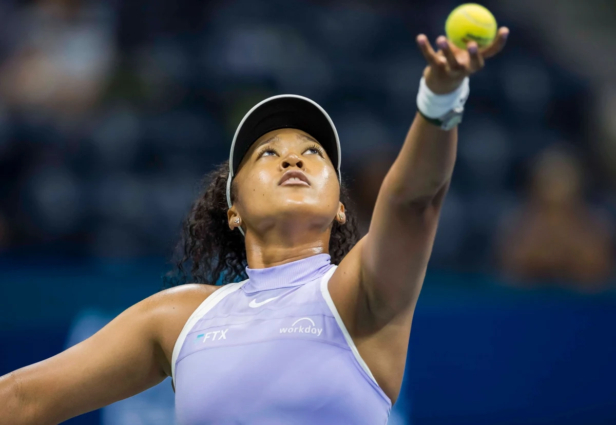 Dwukrotna zwyciężczyni turnieju Australian Open Naomi Osaka nie wystąpi w tym roku na kortach w Melbourne. Japonka nie będzie walczyć w obronie tytułów zdobytych w 2019 r. i 2021 r. Światowe media zastanawiają się, gdzie jest najlepiej zarabiająca sportsmenka świata i co zamierza robić.