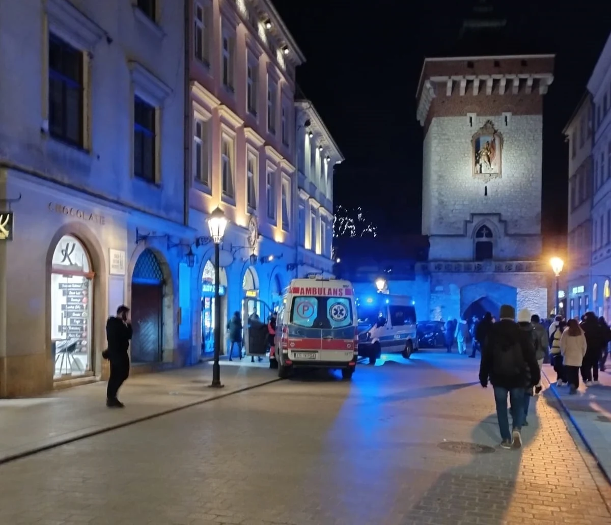 W sobotni wieczór doszło do napadu na sklep jubilerski, który znajduje się w ścisłym centrum Krakowa, przy ul. Floriańskiej. Złodzieja poszukuje policja. 