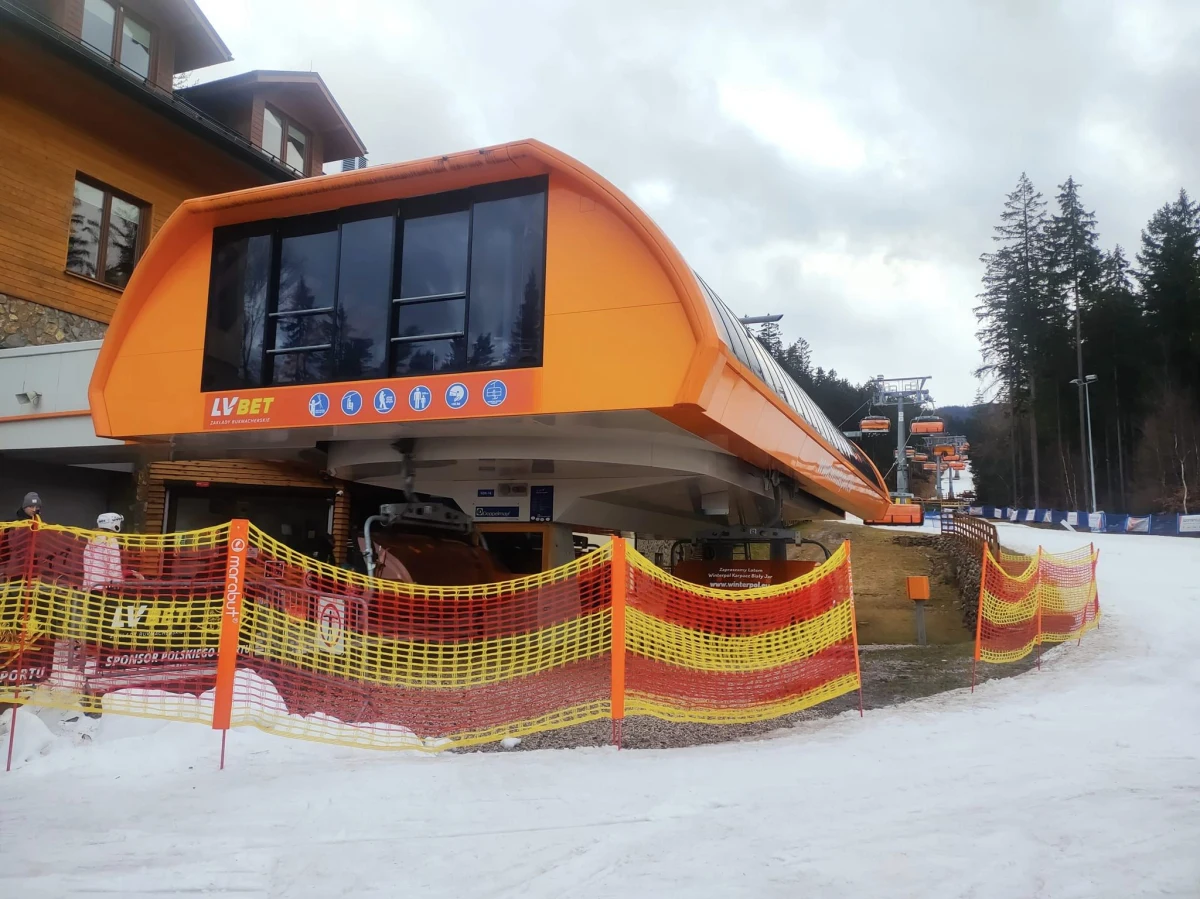 ​Pogoda nie sprzyja narciarzom i właścicielom stoków narciarskich na Dolnym Śląsku. Przez odwilż jest coraz mniej śniegu. Są stoki, które trzeba było zamknąć. Gdzie nie da się szusować?