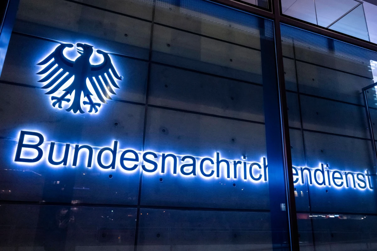 Brytyjskie służby wywiadowcze sprawdzają, jakie szkody mógł wyrządzić niemiecki oficer agencji BND aresztowany z związku podejrzeniem pracy dla Rosji. Brytyjczycy tą sytuacją "są szczególnie wzburzeni" - pisze dziennik "Daily Telegraph"