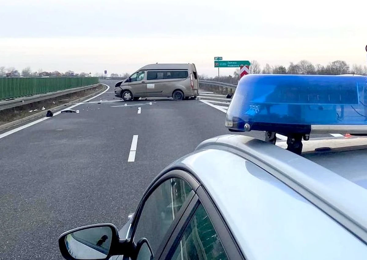 Na trzy miesiące trafił do aresztu 49-letni kierowca busa do przewozu osób niepełnosprawnych, który pijany spowodował wypadek  ze skutkiem śmiertelnym na drodze ekspresowej S12 w Piaskach (woj. lubelskie). Mężczyzna wjechał w bariery energochłonne, a potem w jego pojazd uderzyło auto osobowe. Do szpitali trafiło łącznie 5 osób. Sprawca wypadku miał w organizmie ponad 2,6 promila alkoholu.