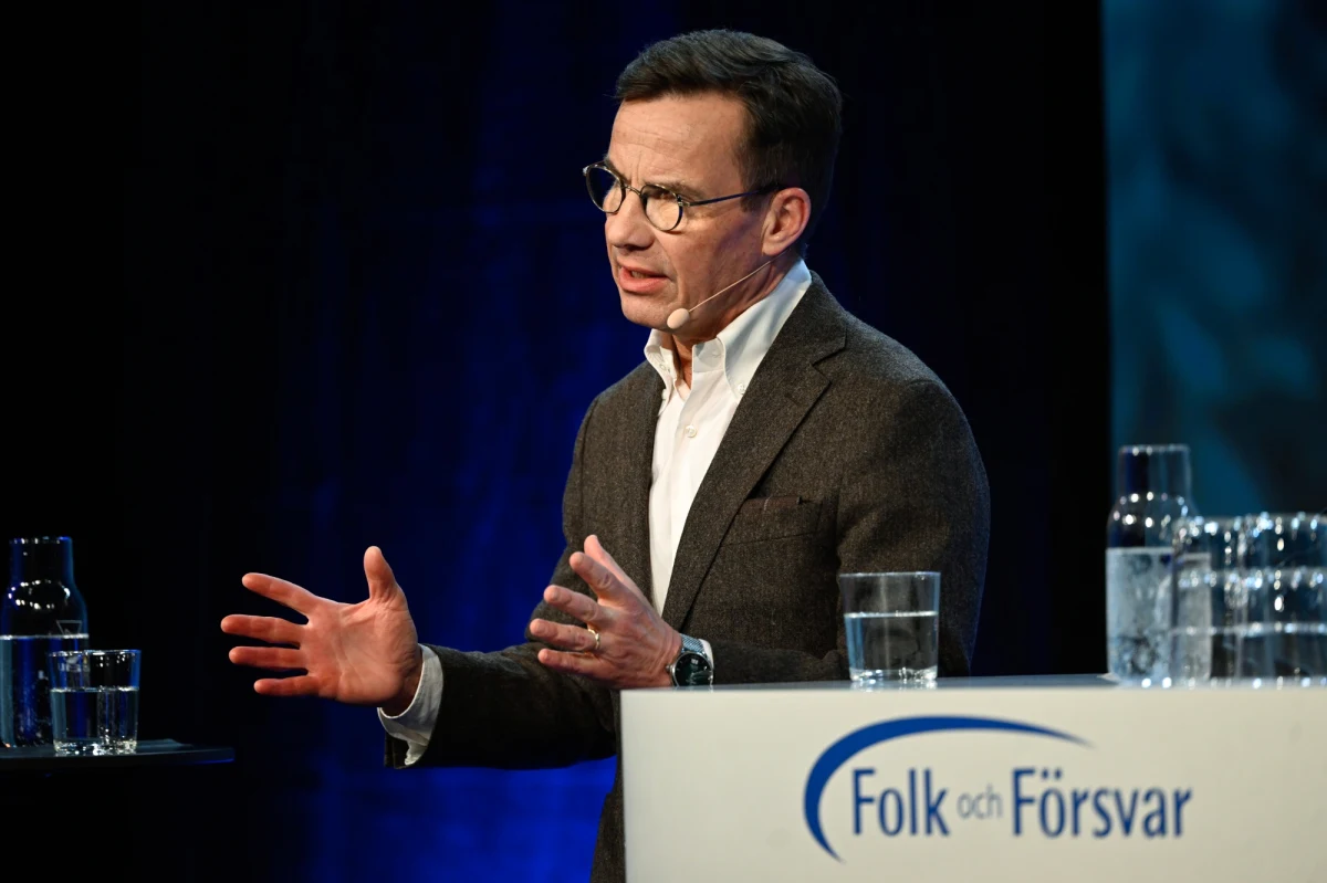 "Turcja żąda rzeczy, których nie możemy i nie chcemy dać" - oświadczył premier Szwecji Ulf Kristersson w kurorcie narciarskim Saelen na zachodzie swego kraju podczas dorocznej konferencji na temat bezpieczeństwa. Kristersson po raz pierwszy publicznie zakwestionował żądania Turcji na drodze Szwecji do NATO, które jego zdaniem wykraczają poza zawarte pod koniec czerwca 2022 roku porozumienie z Ankarą o wspólnych działaniach na rzecz walki z terroryzmem.