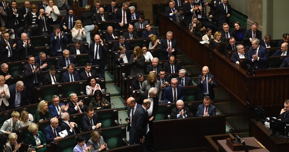 Sejm na najbliższym posiedzeniu, 11-13 stycznia, ma przeprowadzić pierwsze czytanie projektu nowelizacji ustawy o Sądzie Najwyższym. Posłowie mają też pracować nad projektem o komisji ds. badania wpływów rosyjskich - wynika ze wstępnego harmonogramu obrad. 