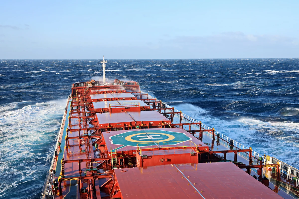 W rejonie Kanału Sueskiego na mieliźnie znalazł się masowiec (wielki statek do transportowania towarów). Został on już ściągnięty z mielizny, spowodował niewielkie opóźnienia 21 statków.