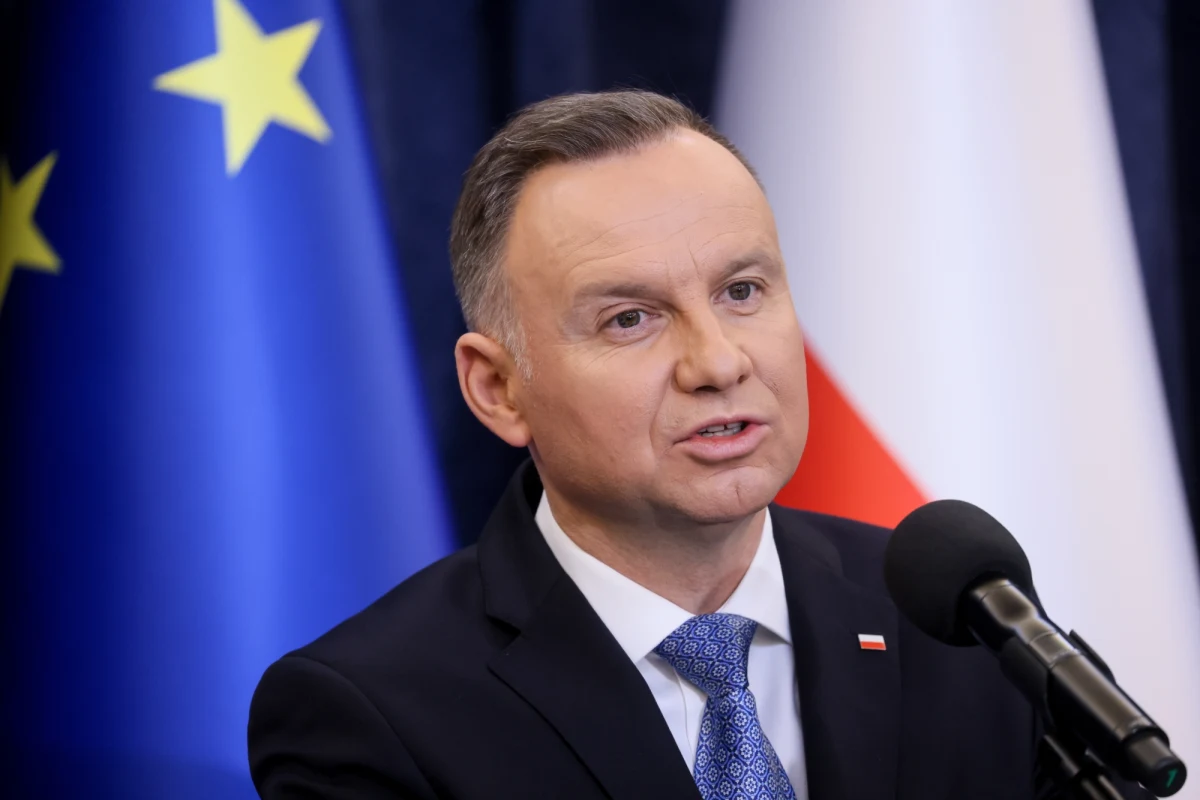 ​Na poniedziałek po południu prezydent Andrzej Duda zaprosił premiera Mateusza Morawieckiego oraz ministrów na spotkanie, by omówić aktualną sytuację bezpieczeństwa oraz politykę sojuszniczą związaną z wojną na Ukrainie - poinformował szef BBN Jacek Siewiera. Chodzi m.in. o ewentualne przekazania Ukrainie czołgów Leopard.